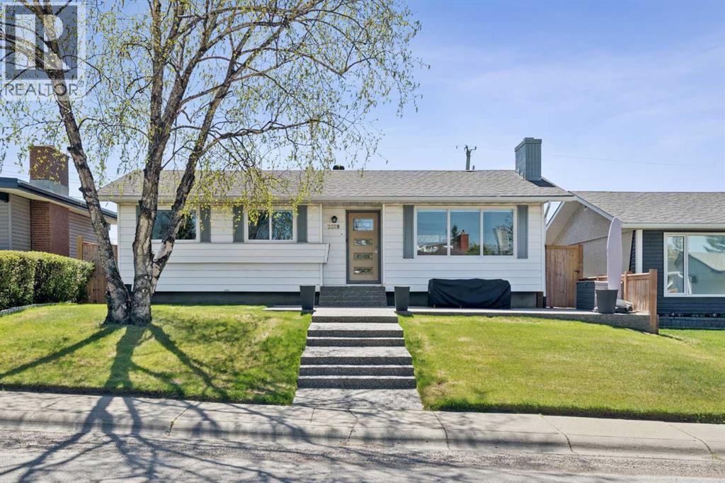 2219 Munro Drive NE, Calgary, Alberta  T2E 5Y7 - Photo 1 - A2311544