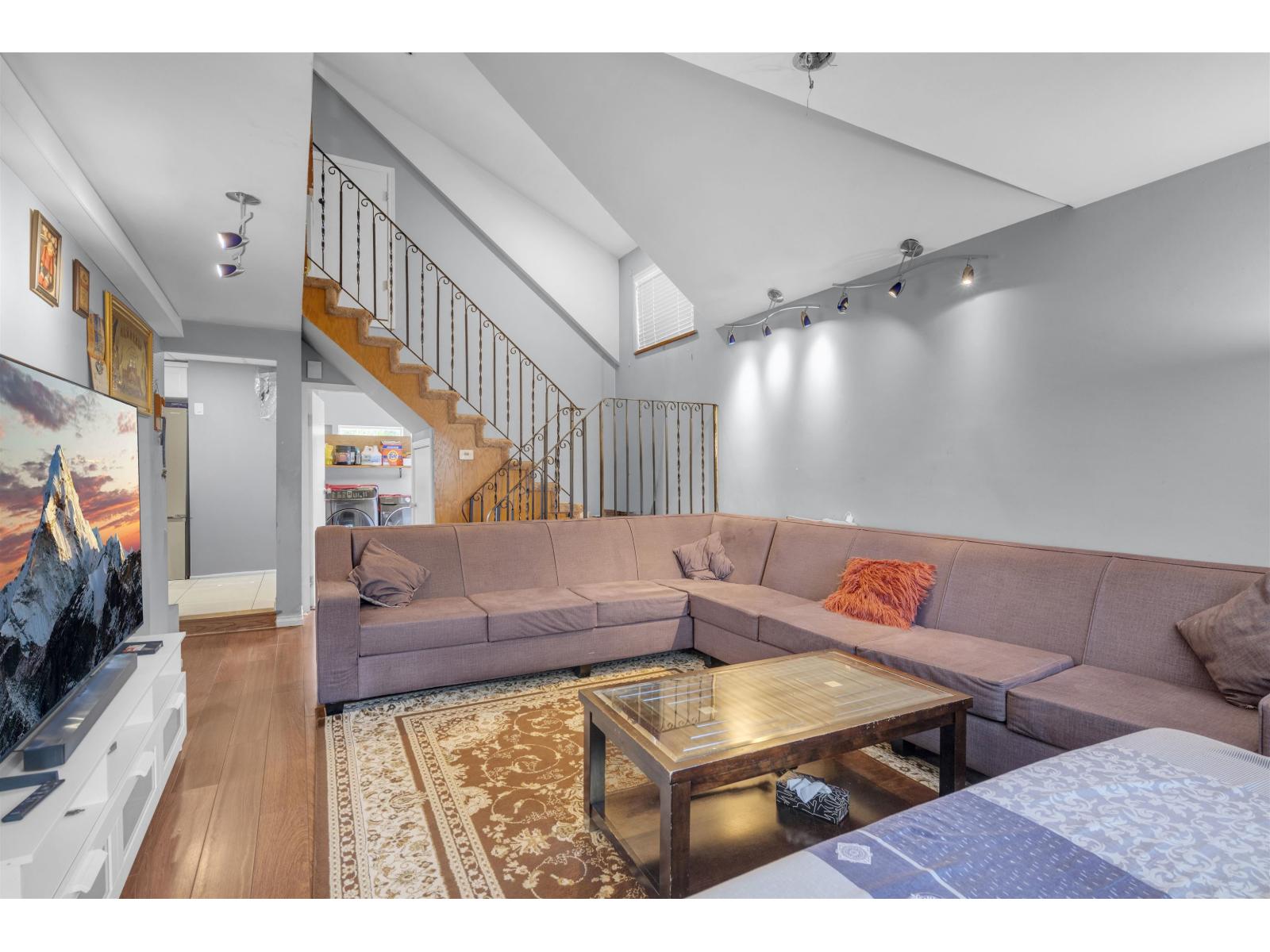 14115 110 Avenue, Surrey, British Columbia  V3R 1Z3 - Photo 5 - R3148362