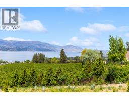 546 Gowen Place, Kelowna, British Columbia  V1W 5B4 - Photo 3 - 10396808
