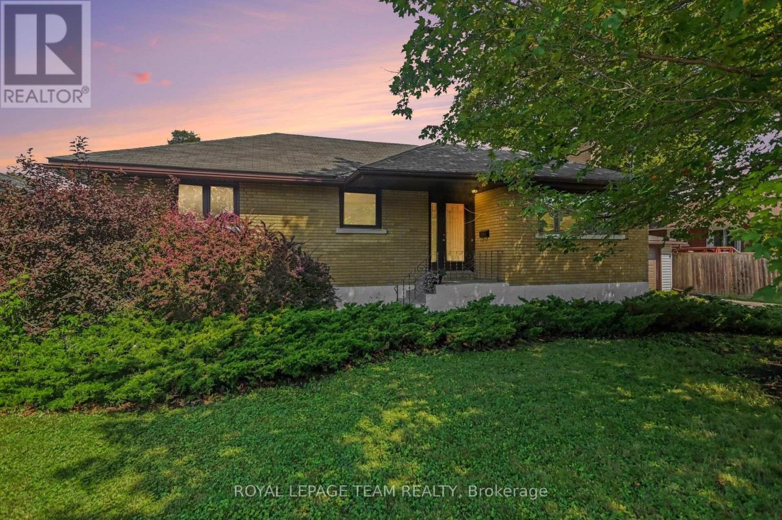3 DONNA STREET, Ottawa, Ontario