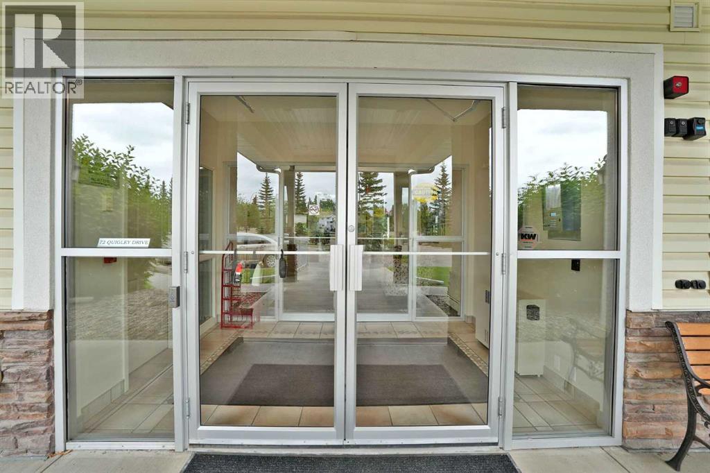 115, 72 Quigley Drive, Cochrane, Alberta  T4C 2K6 - Photo 4 - A2335665