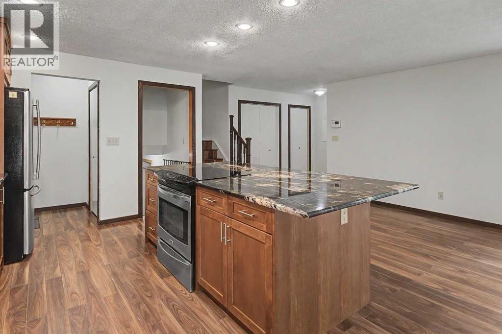 115 Mckenna Crescent SE, Calgary, Alberta  T2Y 1Y2 - Photo 8 - A2336059