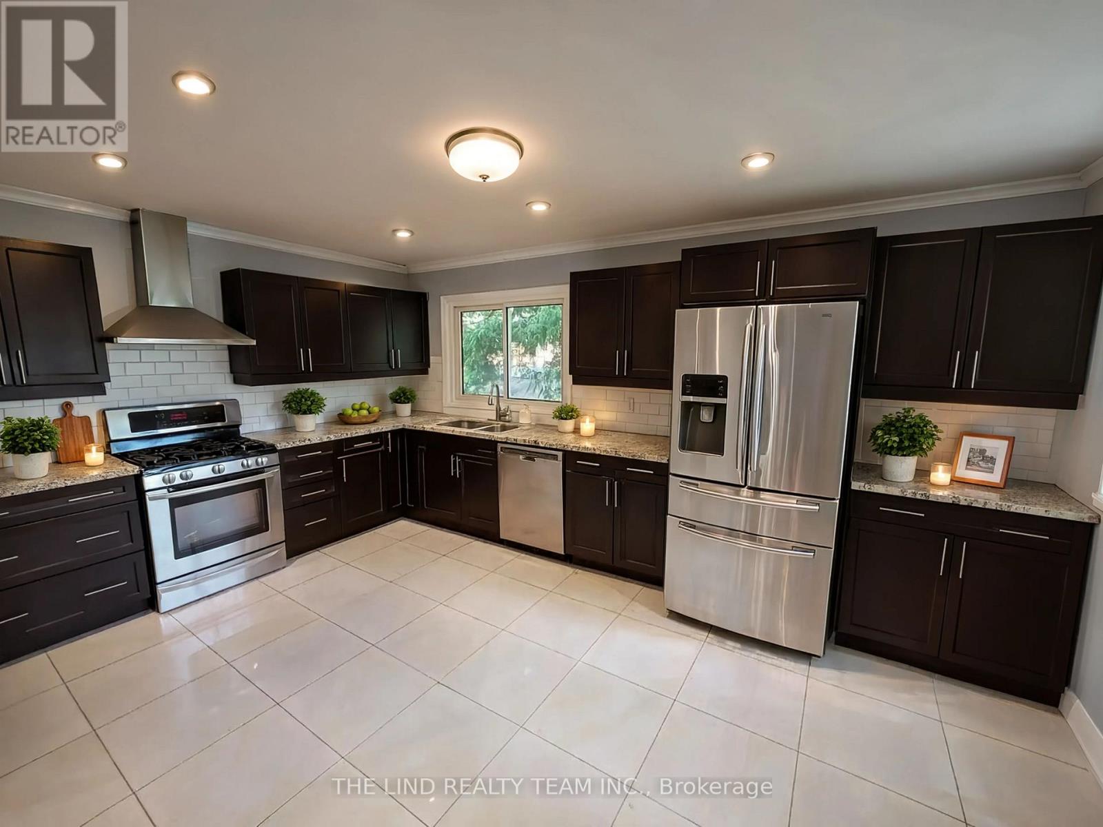 95 Overland Drive, Toronto, Ontario  M3C 2C3 - Photo 3 - C13671806