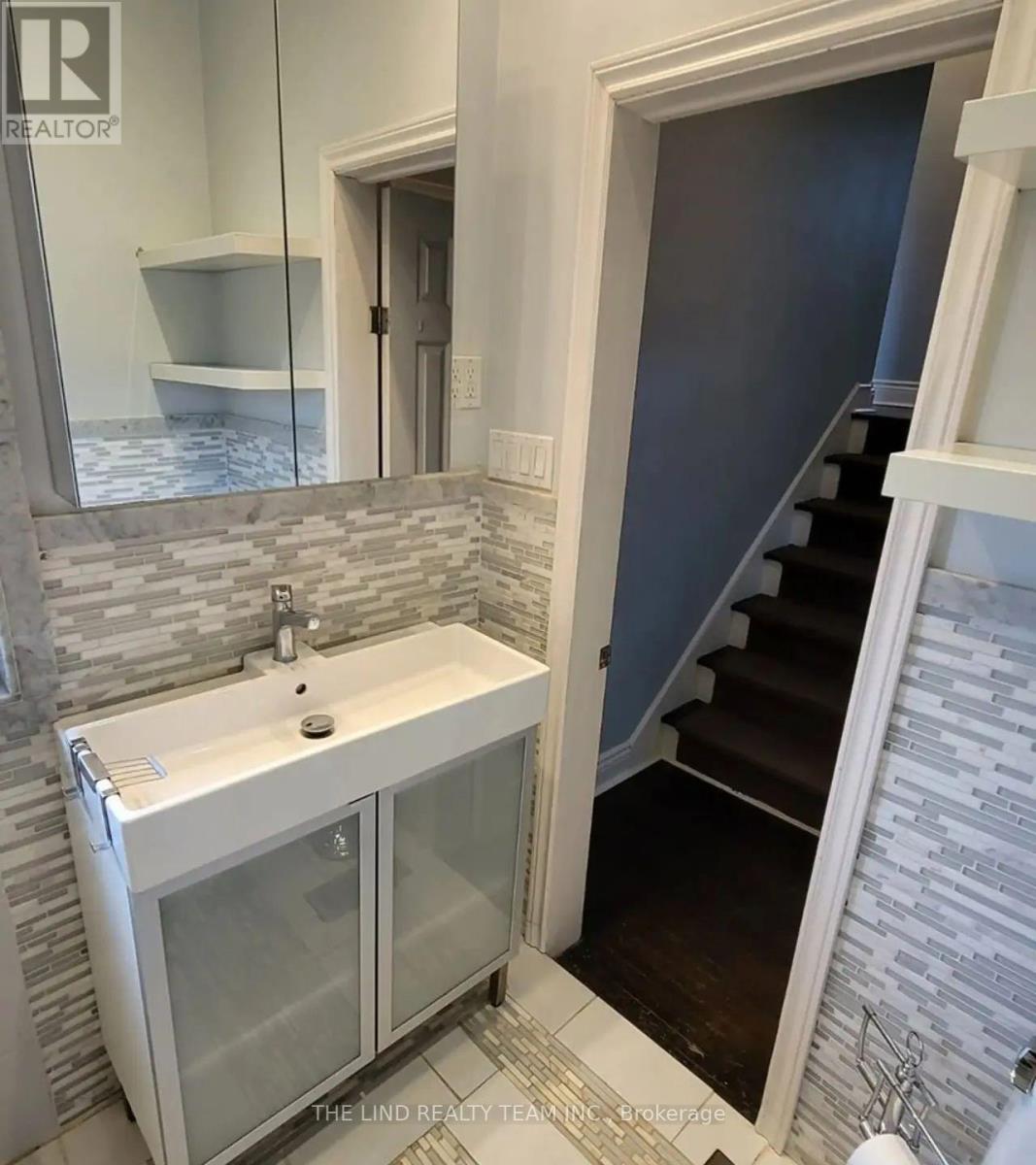 95 Overland Drive, Toronto, Ontario  M3C 2C3 - Photo 9 - C13671806