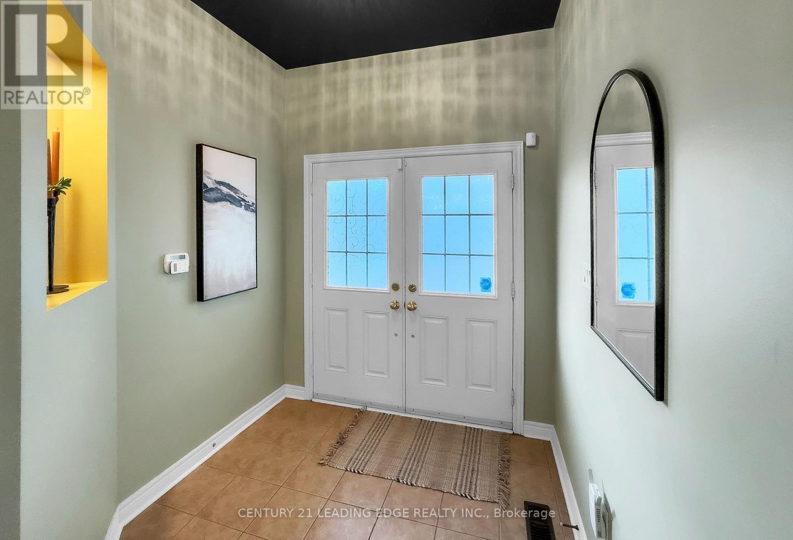 16 Bicknell Court, Ajax, Ontario  L1T 0G3 - Photo 4 - E13671868
