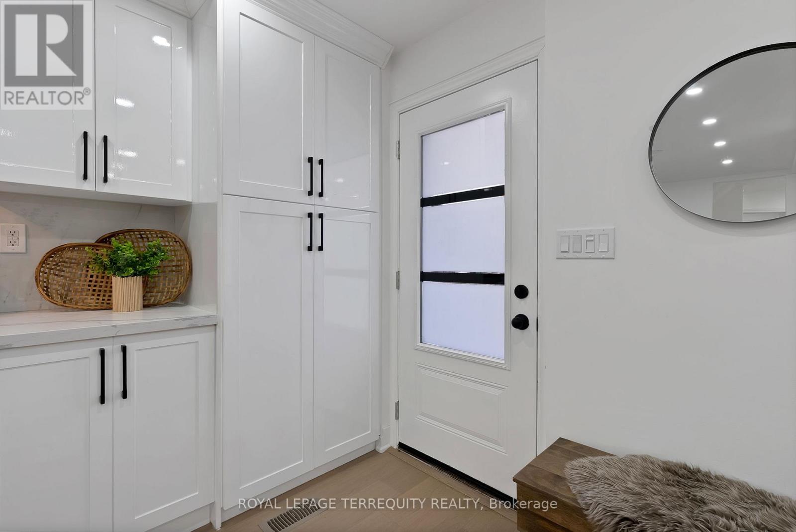 40 Leroy Avenue, Toronto, Ontario  M4J 4G8 - Photo 5 - E13671958