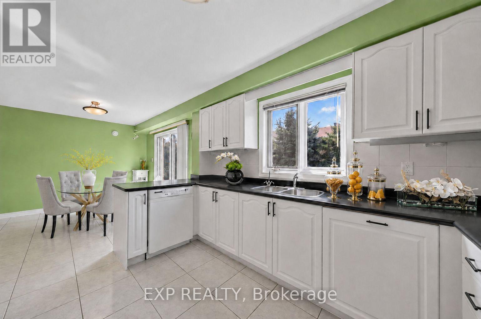 19 Springbrook Drive, Richmond Hill, Ontario  L4B 3R9 - Photo 12 - N13671804