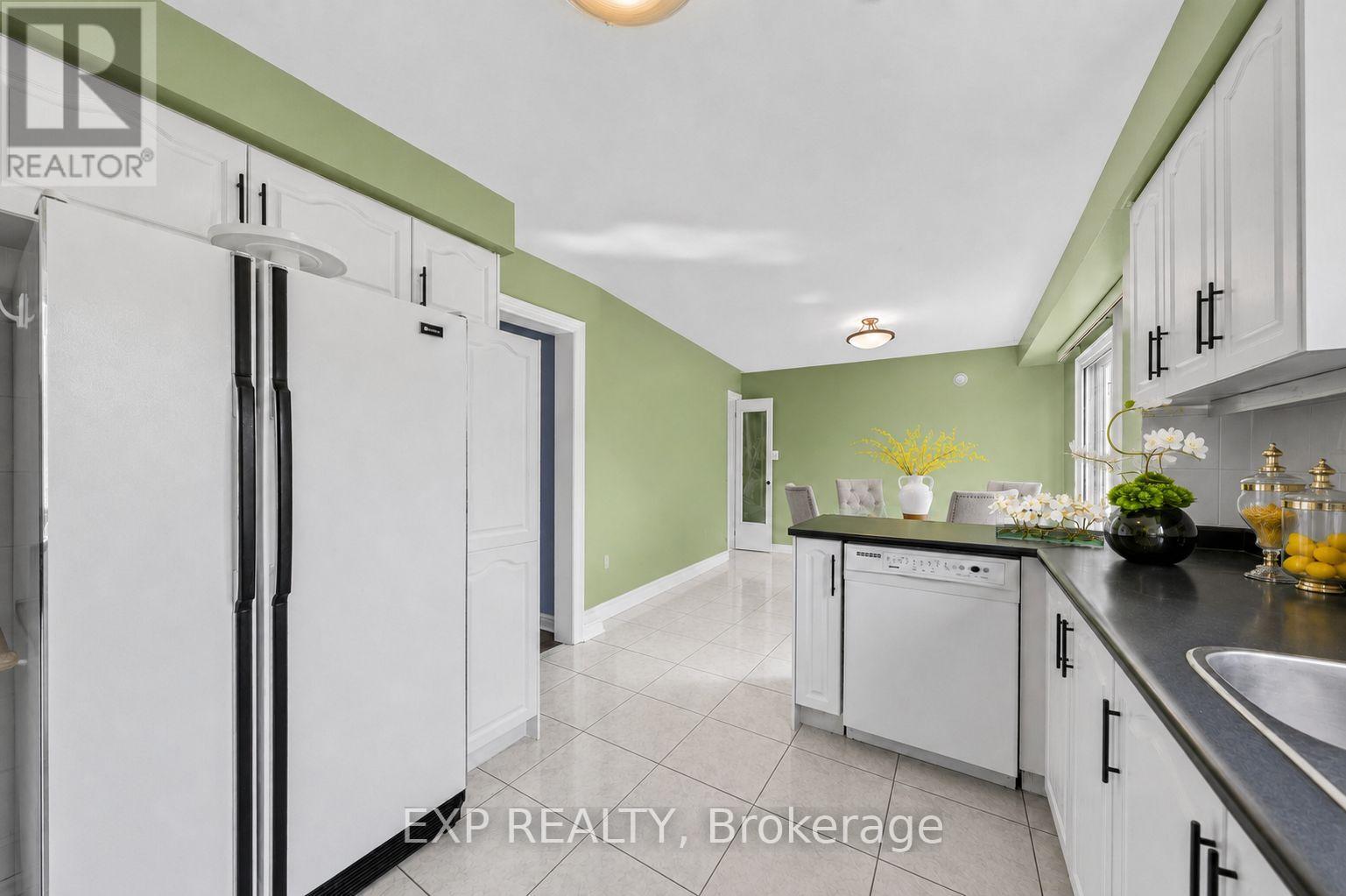 19 Springbrook Drive, Richmond Hill, Ontario  L4B 3R9 - Photo 13 - N13671804
