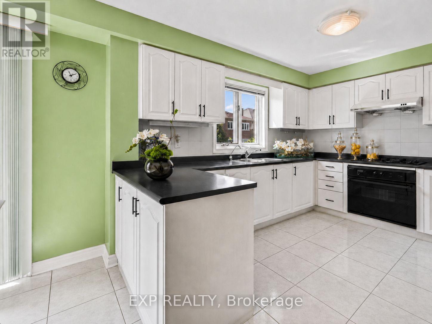 19 Springbrook Drive, Richmond Hill, Ontario  L4B 3R9 - Photo 14 - N13671804
