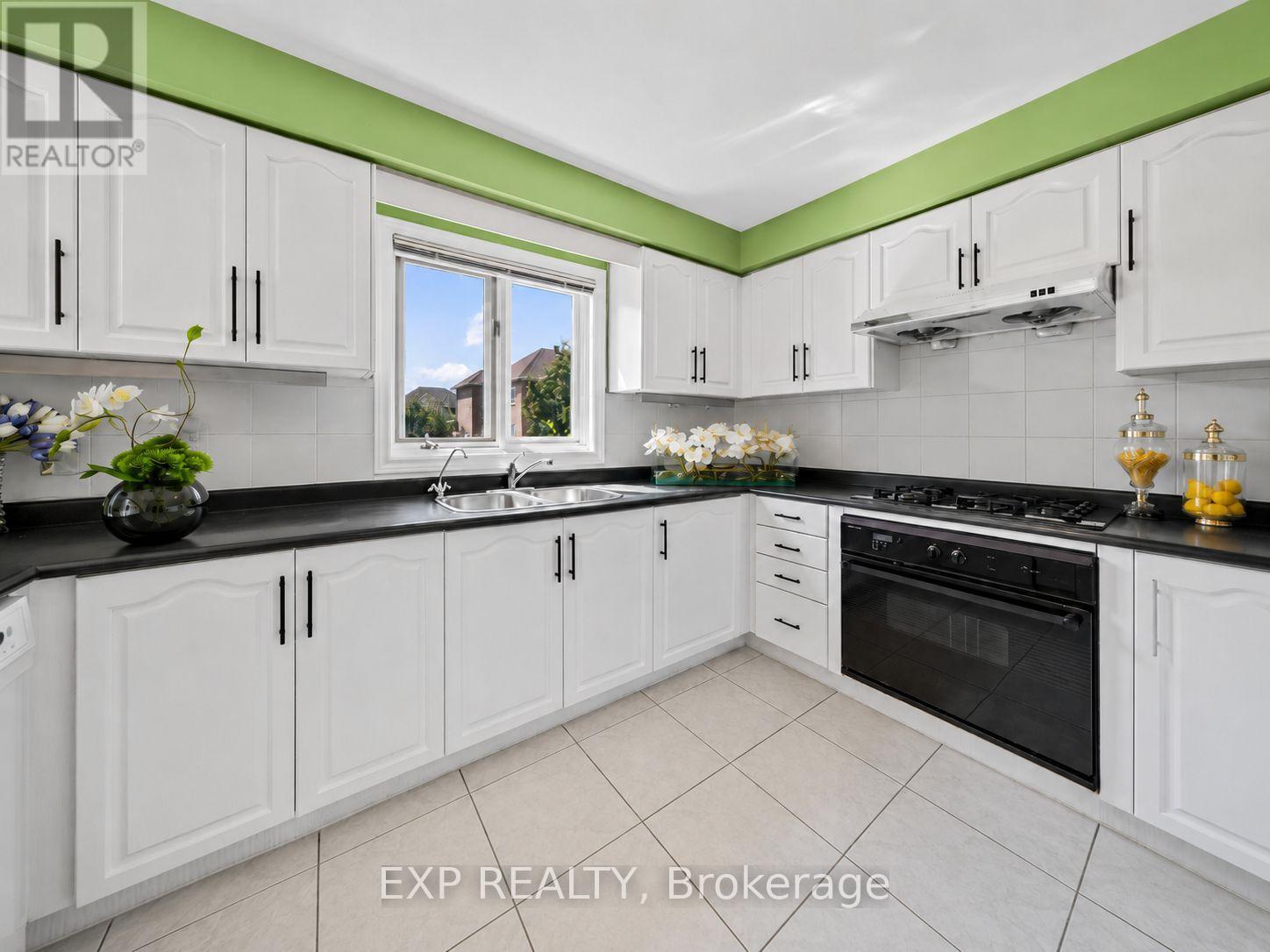 19 Springbrook Drive, Richmond Hill, Ontario  L4B 3R9 - Photo 15 - N13671804