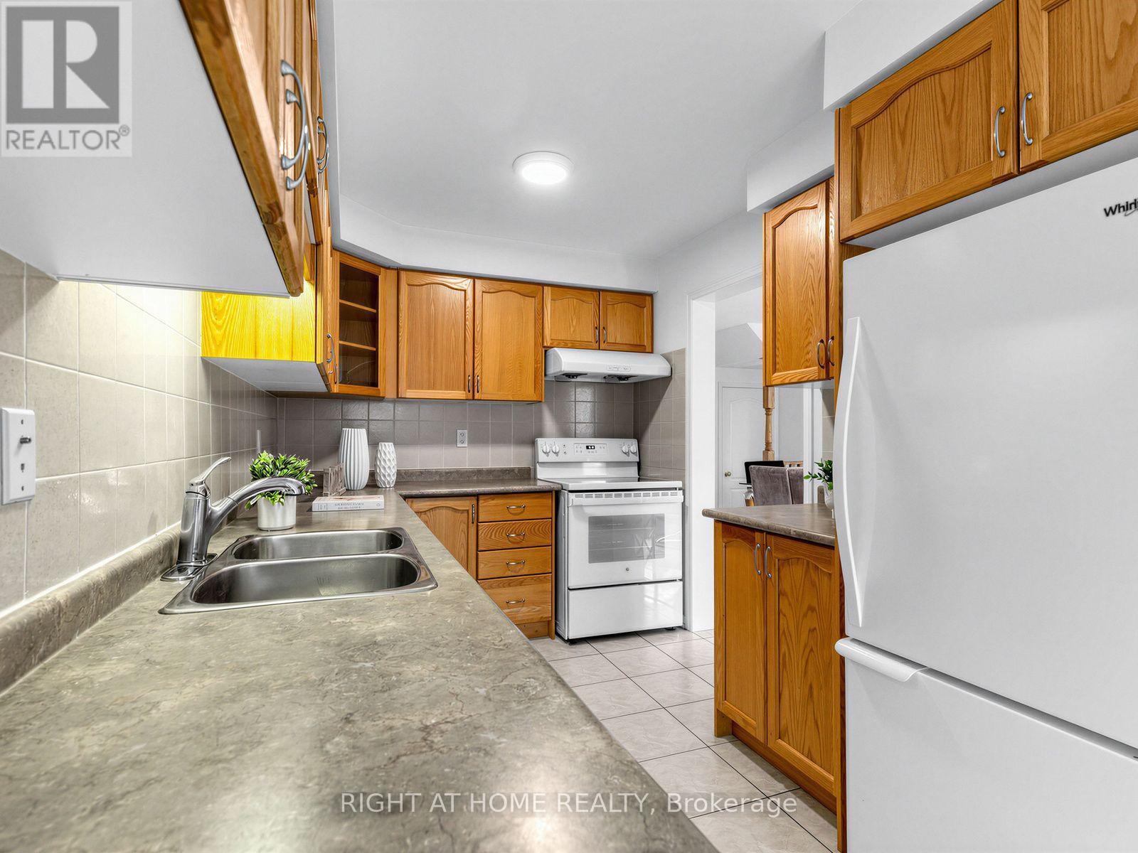 81 Briarcrest Drive, Markham, Ontario  L6C 3E7 - Photo 14 - N13671896