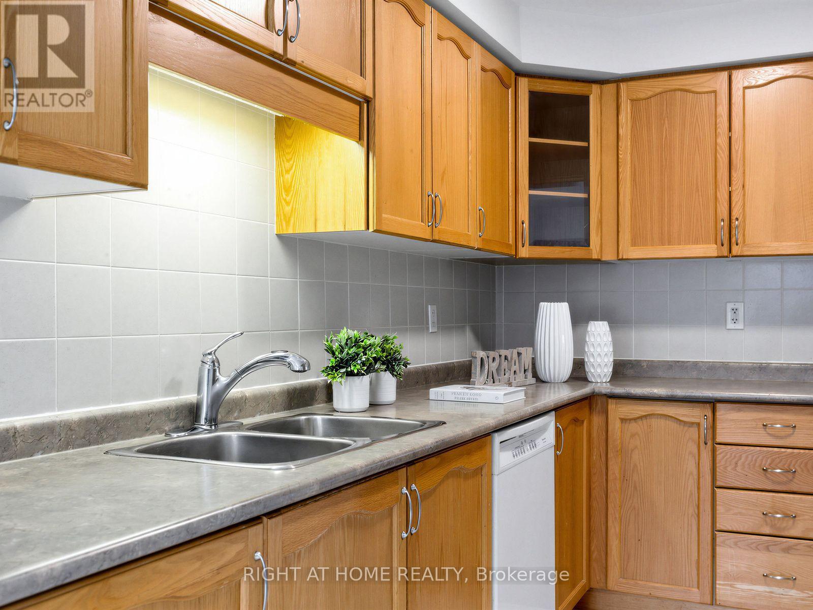 81 Briarcrest Drive, Markham, Ontario  L6C 3E7 - Photo 15 - N13671896