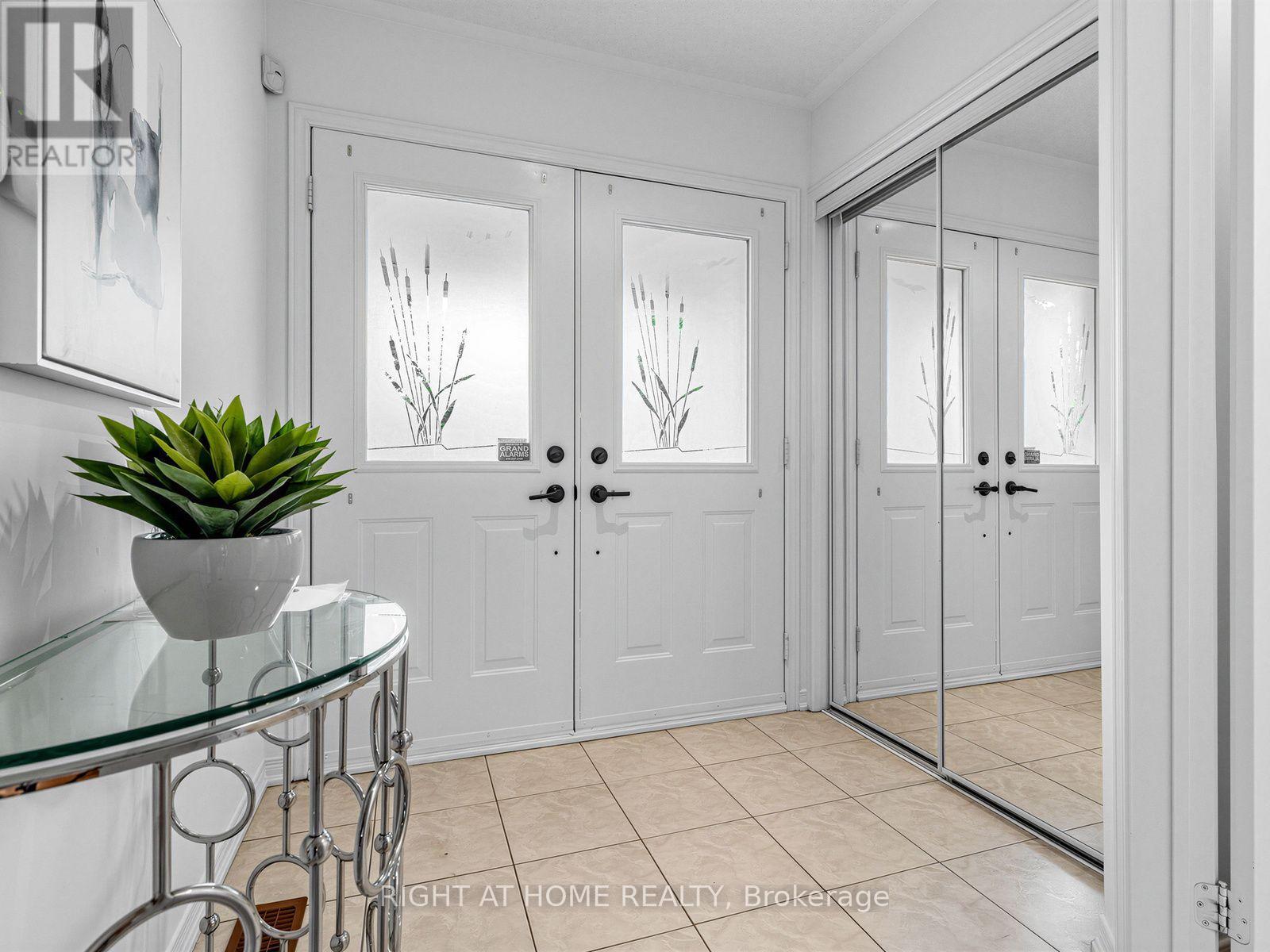 81 Briarcrest Drive, Markham, Ontario  L6C 3E7 - Photo 6 - N13671896