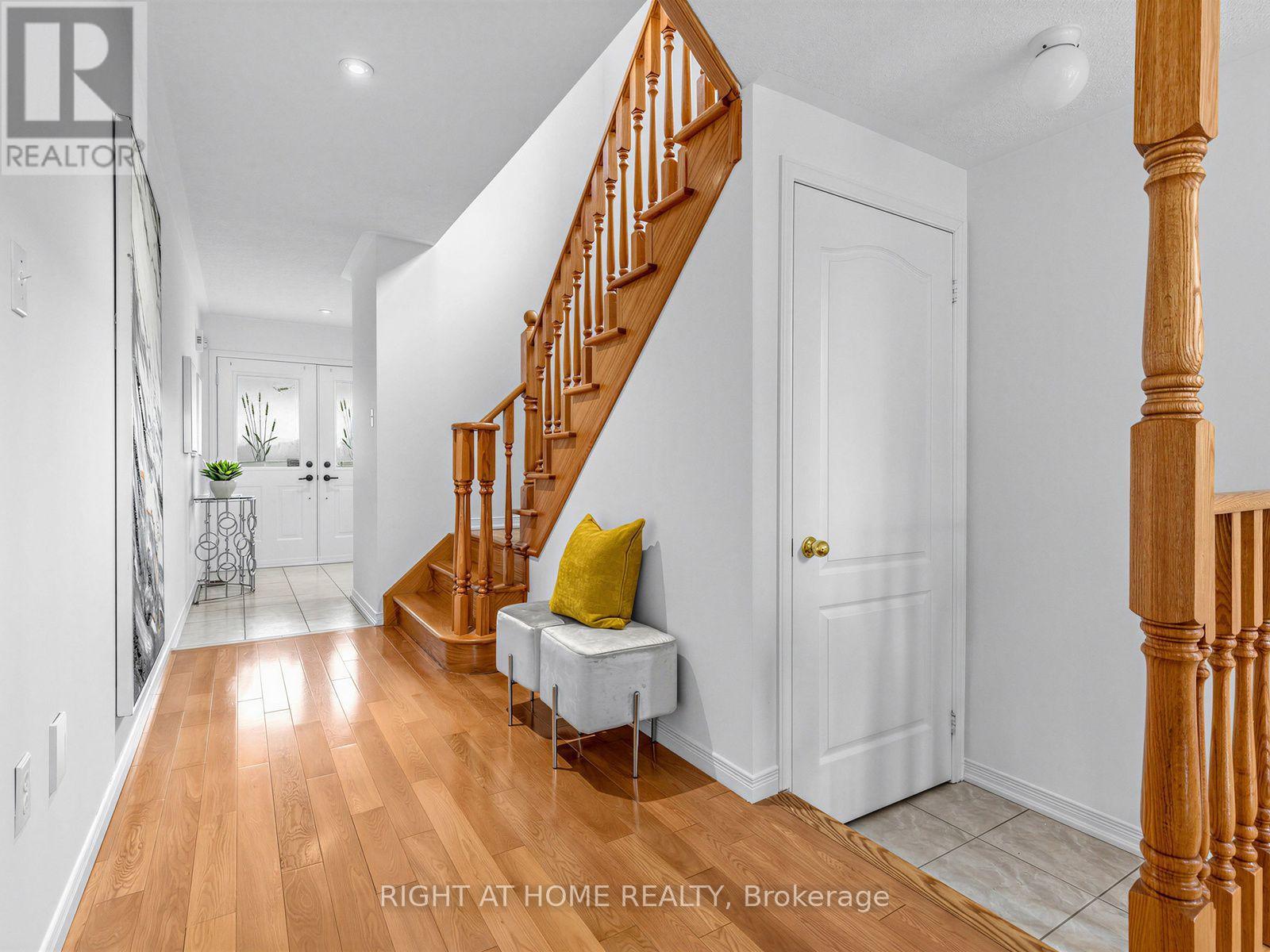 81 Briarcrest Drive, Markham, Ontario  L6C 3E7 - Photo 9 - N13671896