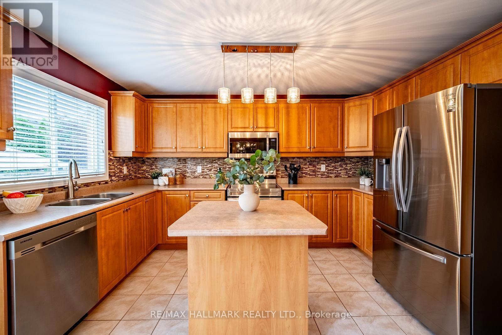 25 Starr Crescent, Aurora, Ontario L4G 7X3 - Photo 13 - N13672030