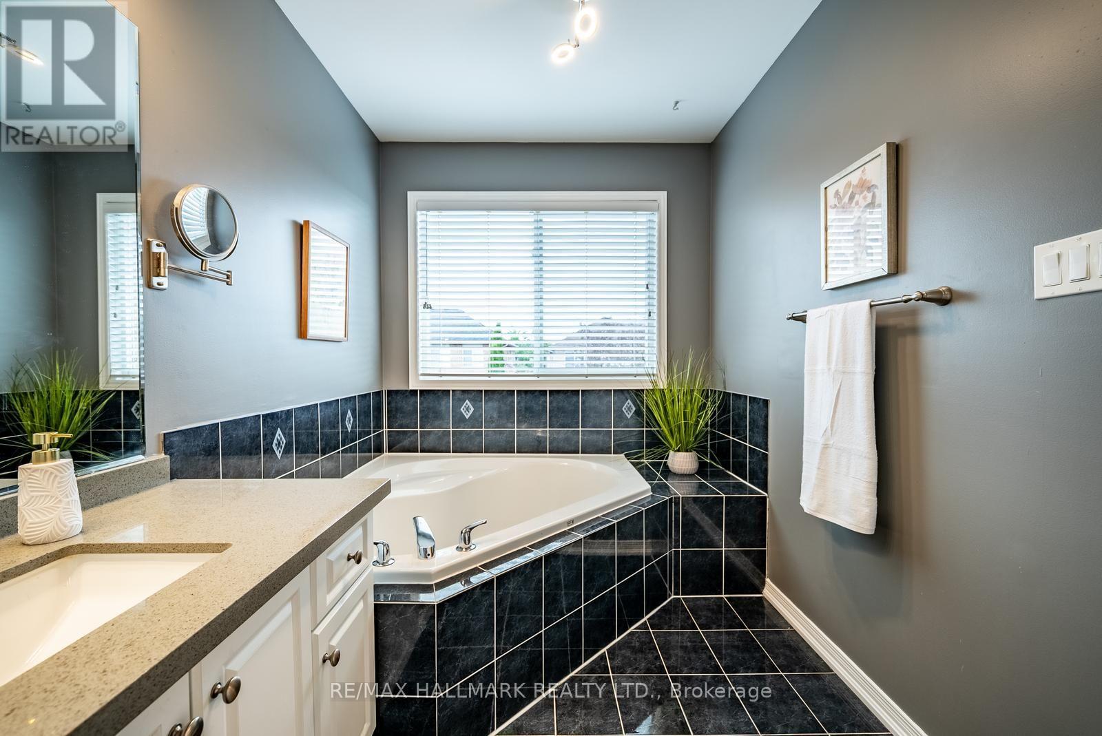 25 Starr Crescent, Aurora, Ontario L4G 7X3 - Photo 23 - N13672030