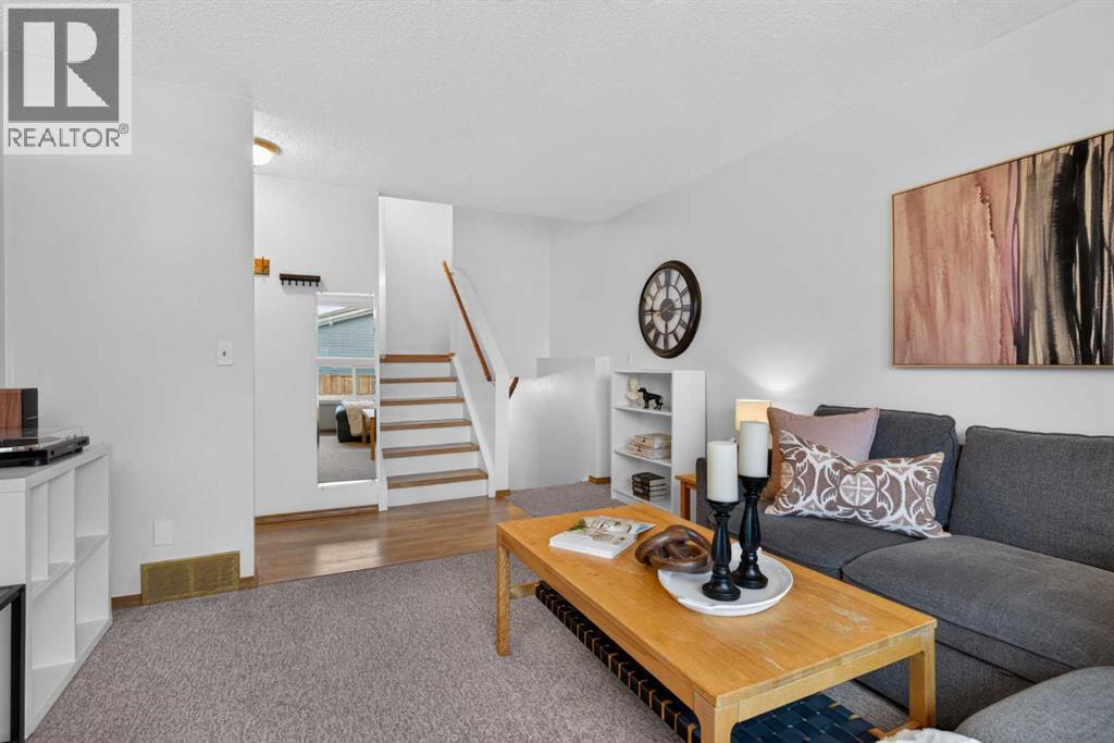 179 Pinecliff Close Ne, Calgary, Alberta  T1Y 4N4 - Photo 4 - A2331687