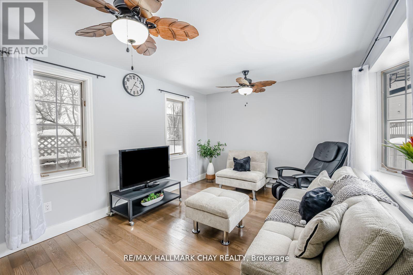 17 Walker Avenue, Orillia, Ontario  L3V 6G8 - Photo 7 - S13671826