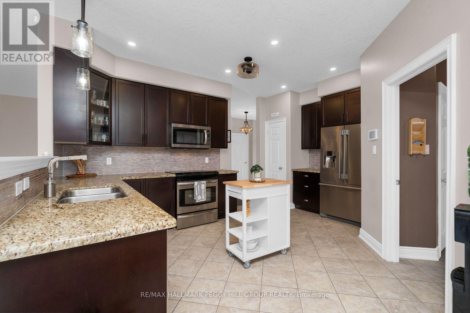 77 Graihawk Drive, Barrie (Ardagh), Ontario  L4N 6G7 - Photo 2 - S13672038