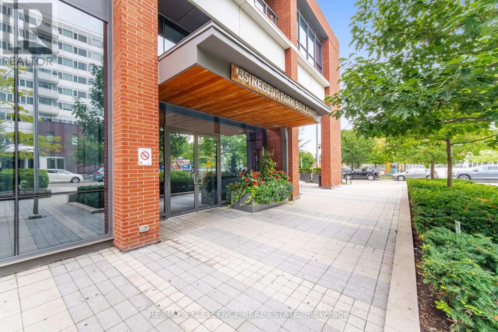1710 - 55 Regent Park Boulevard, Toronto, Ontario  M5A 0C2 - Photo 3 - C13662868