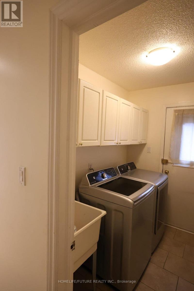 6320 Millers Grove, Mississauga, Ontario L5N 3H7 - Photo 6 - W13671818