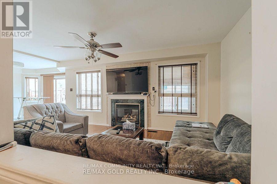 10 Squirreltail Way, Brampton, Ontario  L6R 1X4 - Photo 4 - W13671848