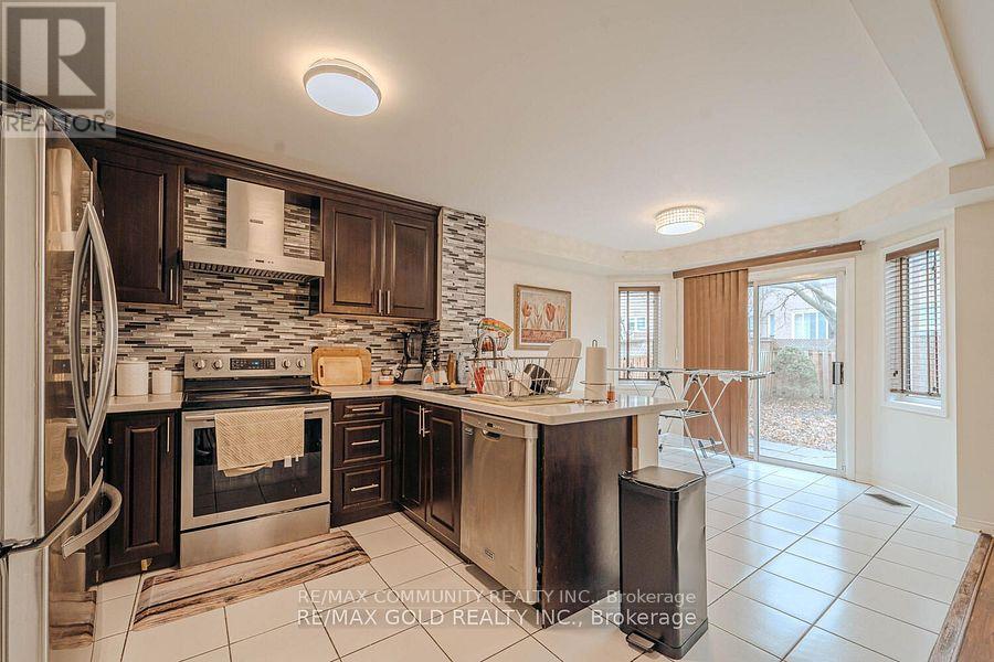 10 Squirreltail Way, Brampton, Ontario  L6R 1X4 - Photo 8 - W13671848