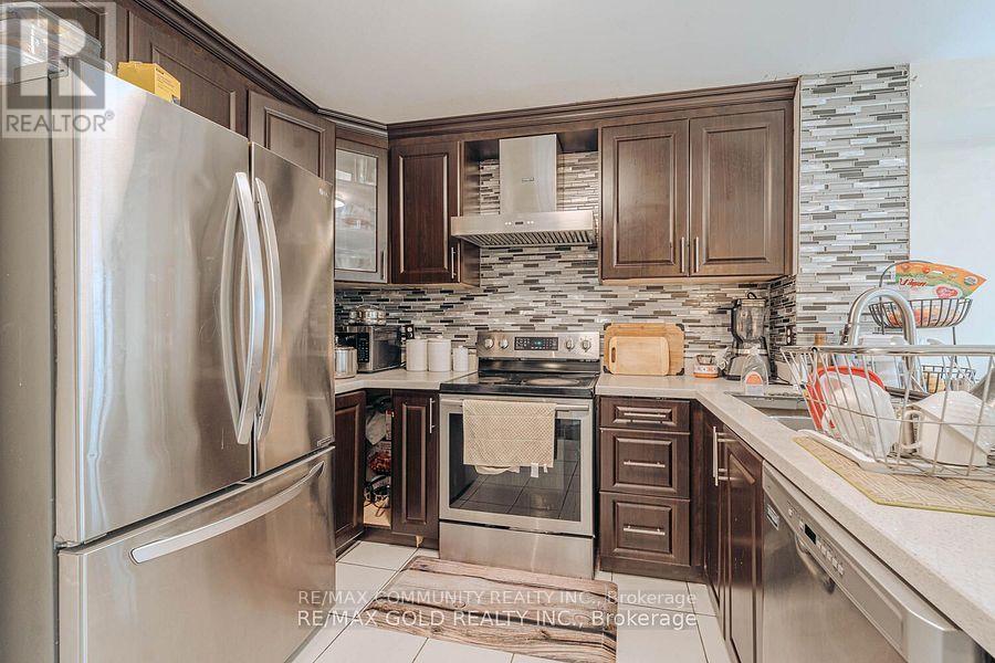 10 Squirreltail Way, Brampton, Ontario  L6R 1X4 - Photo 9 - W13671848
