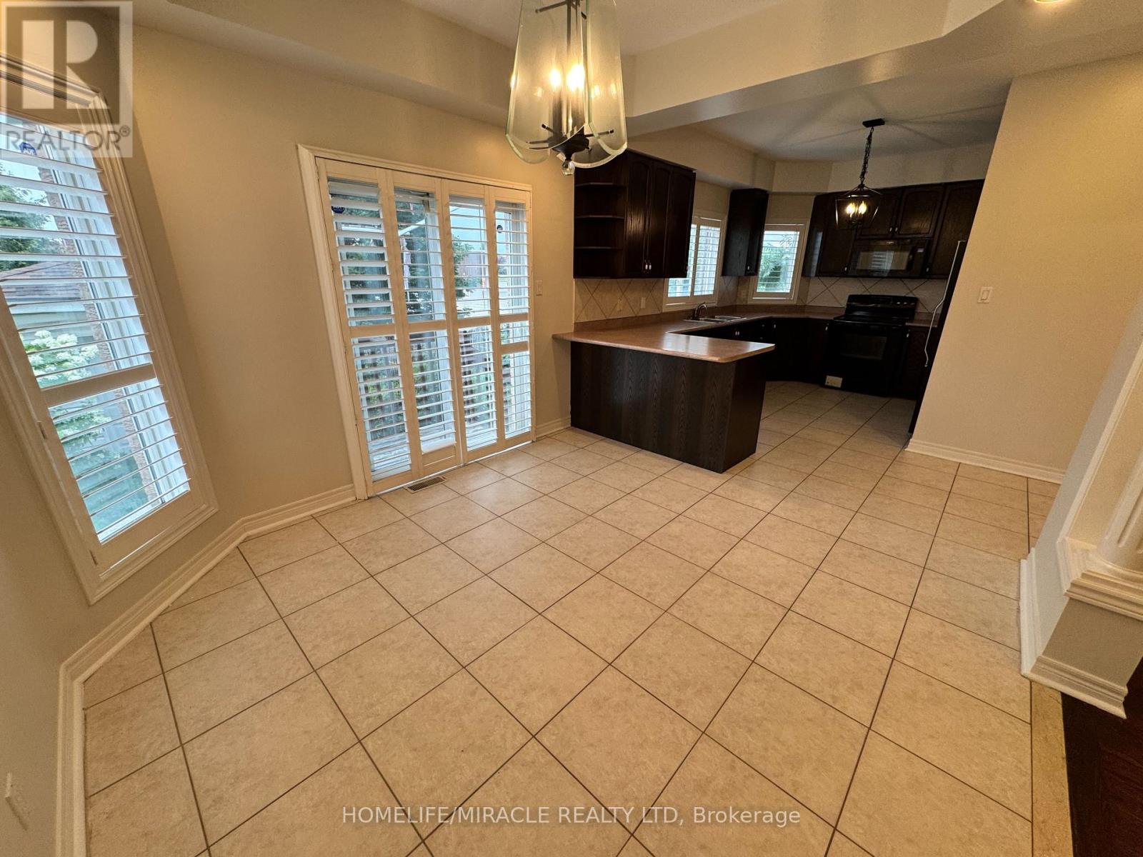6 Sweet Briar Lane, Brampton, Ontario  L6Z 4V3 - Photo 12 - W13671916