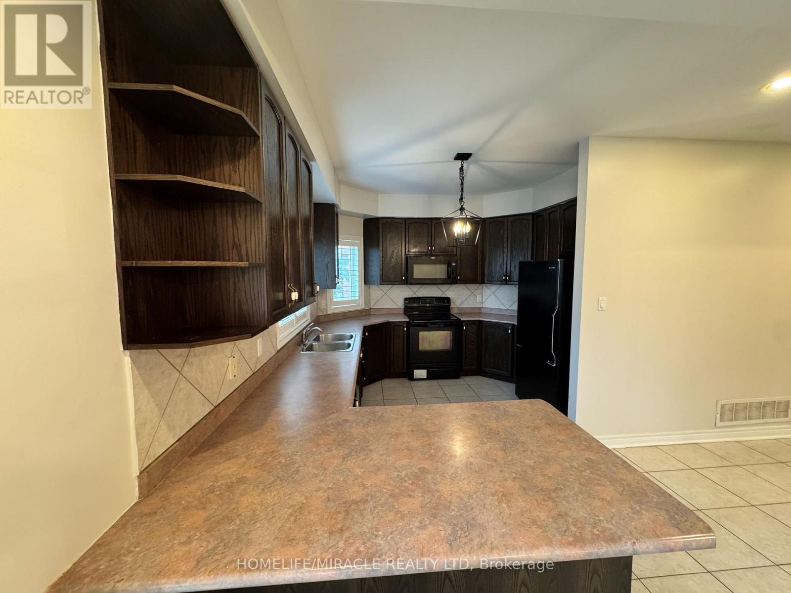 6 Sweet Briar Lane, Brampton, Ontario  L6Z 4V3 - Photo 13 - W13671916