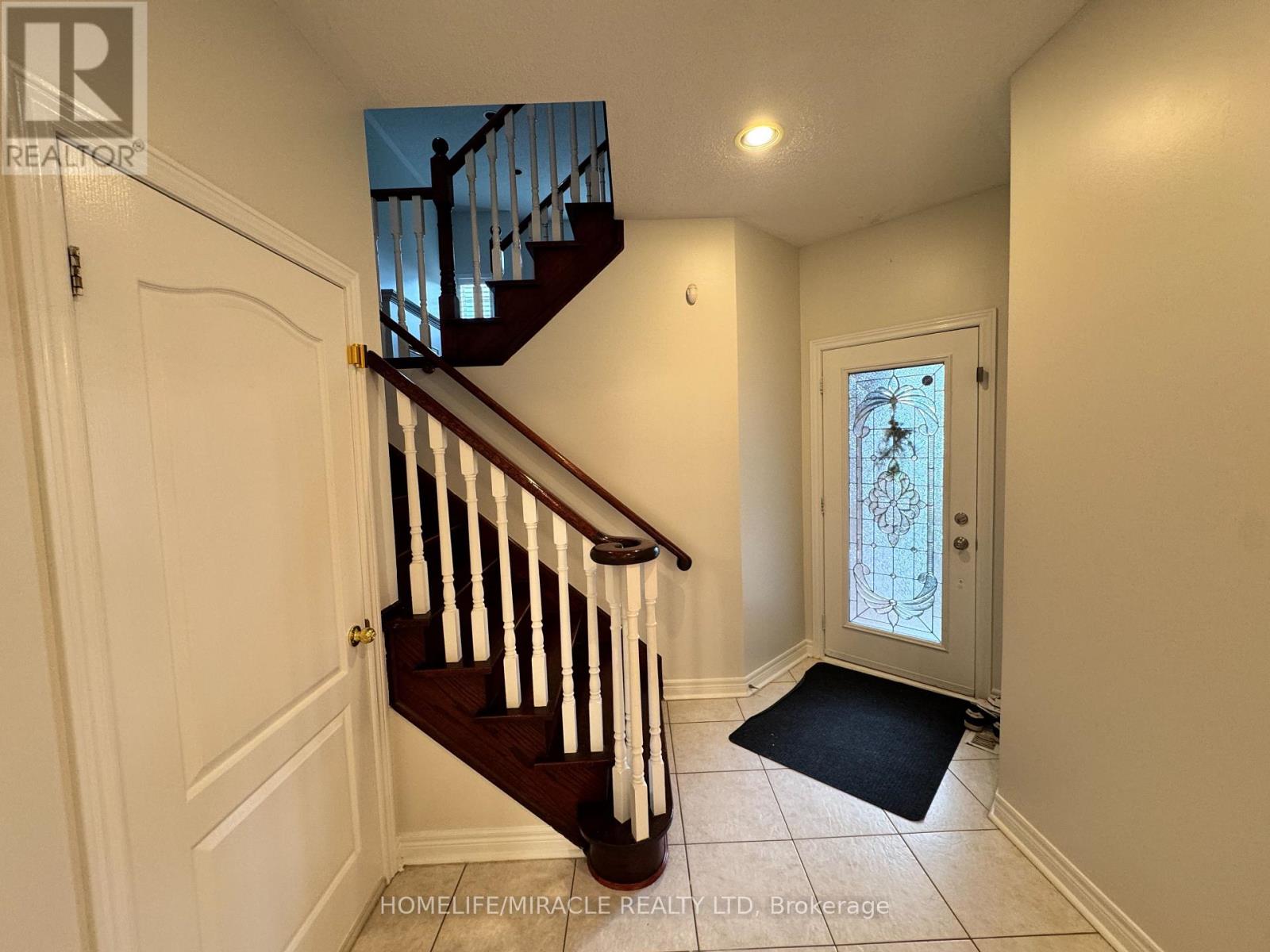 6 Sweet Briar Lane, Brampton, Ontario  L6Z 4V3 - Photo 6 - W13671916