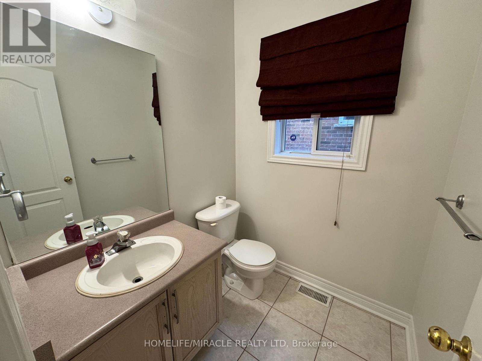6 Sweet Briar Lane, Brampton, Ontario  L6Z 4V3 - Photo 8 - W13671916