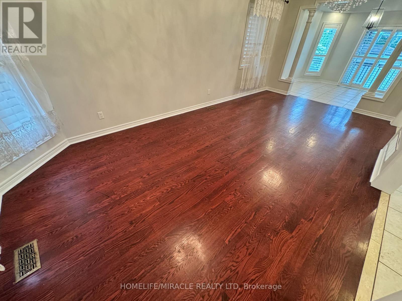 6 Sweet Briar Lane, Brampton, Ontario  L6Z 4V3 - Photo 9 - W13671916