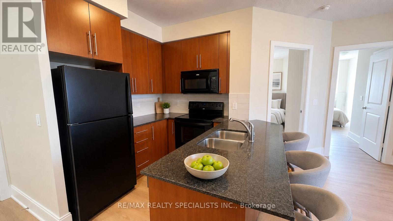 2702 - 330 Burnhamthorpe Road W, Mississauga, Ontario L5B 0E1 - Photo 2 - W13671930