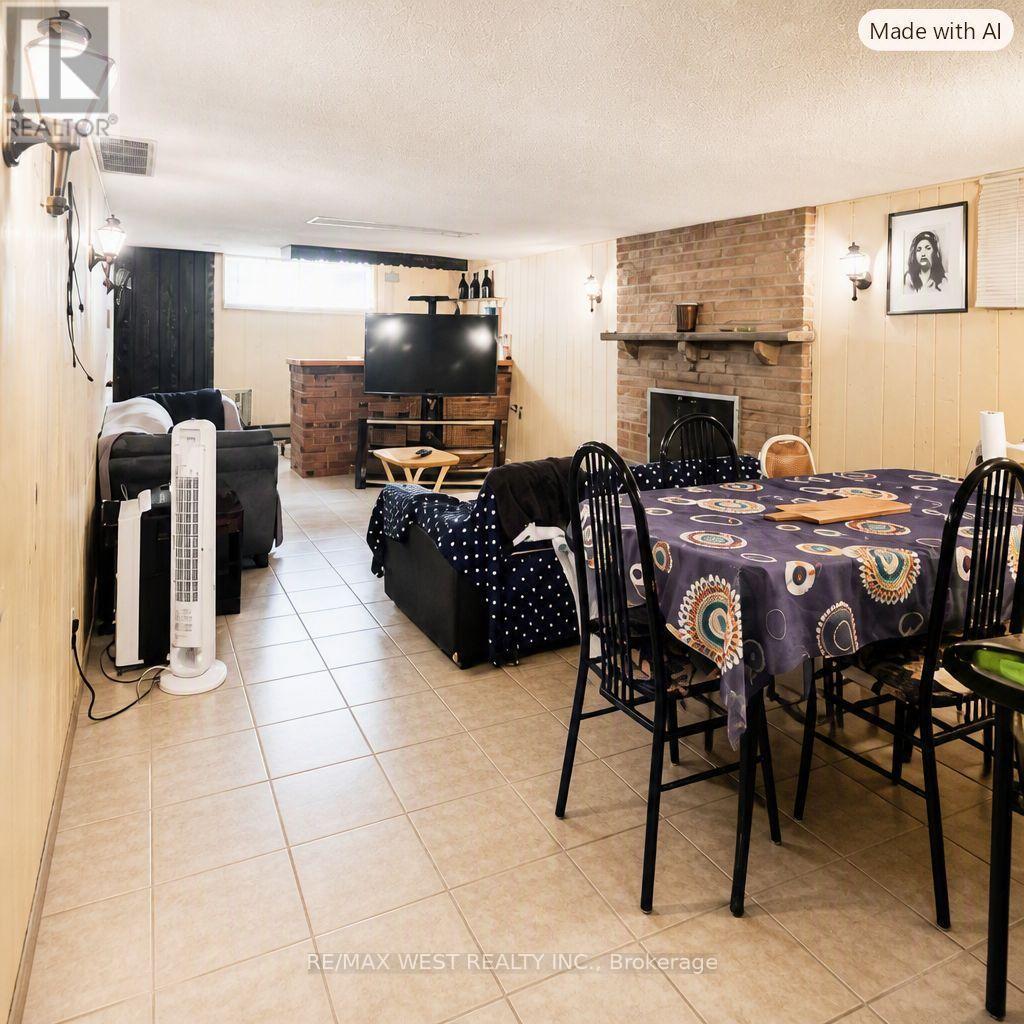 65 Ridge Point Crescent, Toronto, Ontario  M6M 2Z7 - Photo 3 - W13671986
