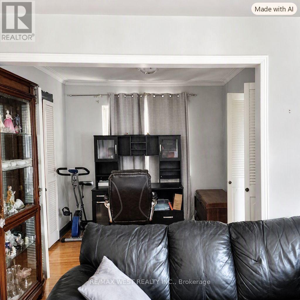 65 Ridge Point Crescent, Toronto, Ontario  M6M 2Z7 - Photo 7 - W13671986