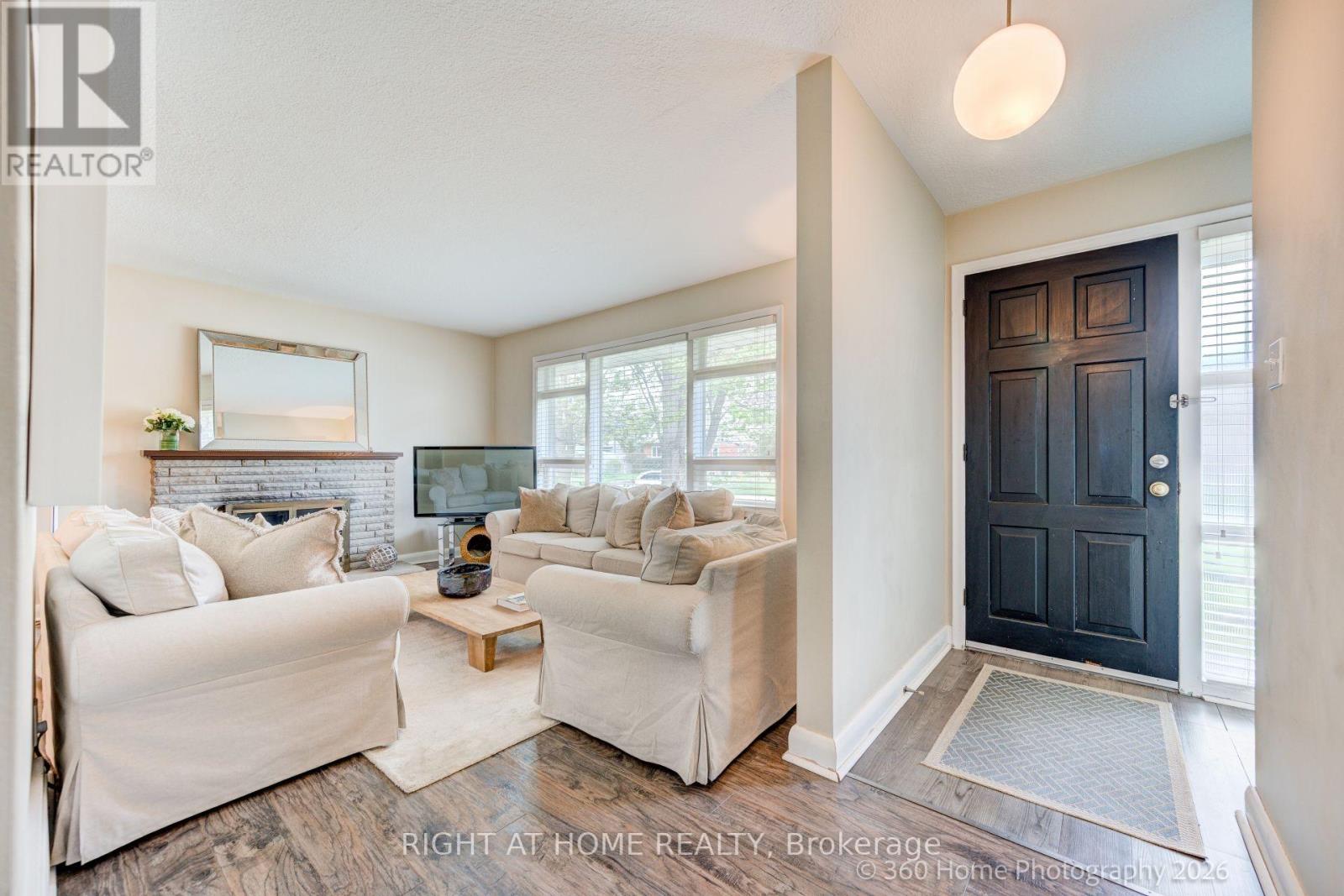 1493 Constance Drive, Oakville, Ontario L6J 2T8 - Photo 5 - W13672014