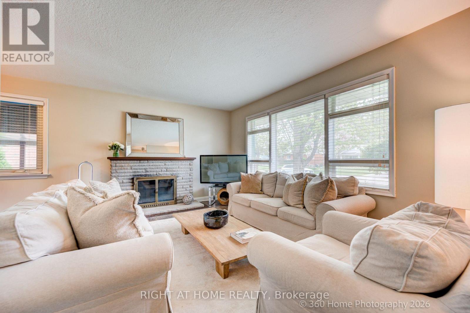 1493 Constance Drive, Oakville, Ontario L6J 2T8 - Photo 6 - W13672014
