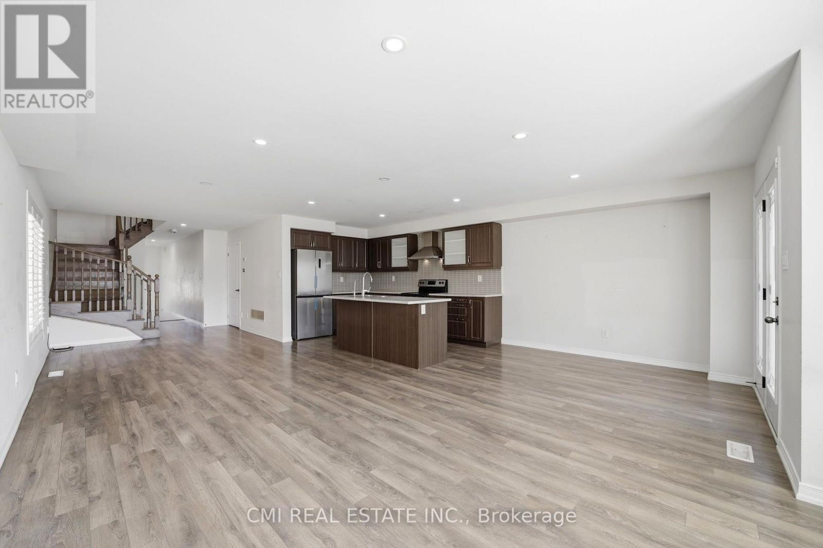 162 Golden Springs Drive, Brampton, Ontario  L7A 4N9 - Photo 7 - W13672048