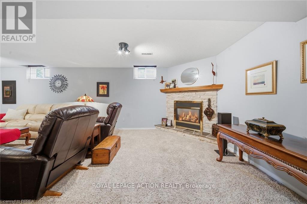 37 Mc Intosh Court, Brantford, Ontario  N3R 7Y1 - Photo 23 - X13671892