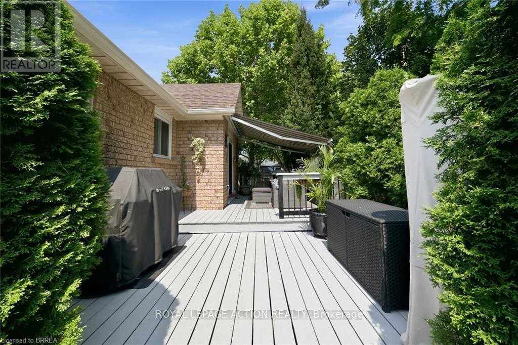 37 Mc Intosh Court, Brantford, Ontario  N3R 7Y1 - Photo 31 - X13671892