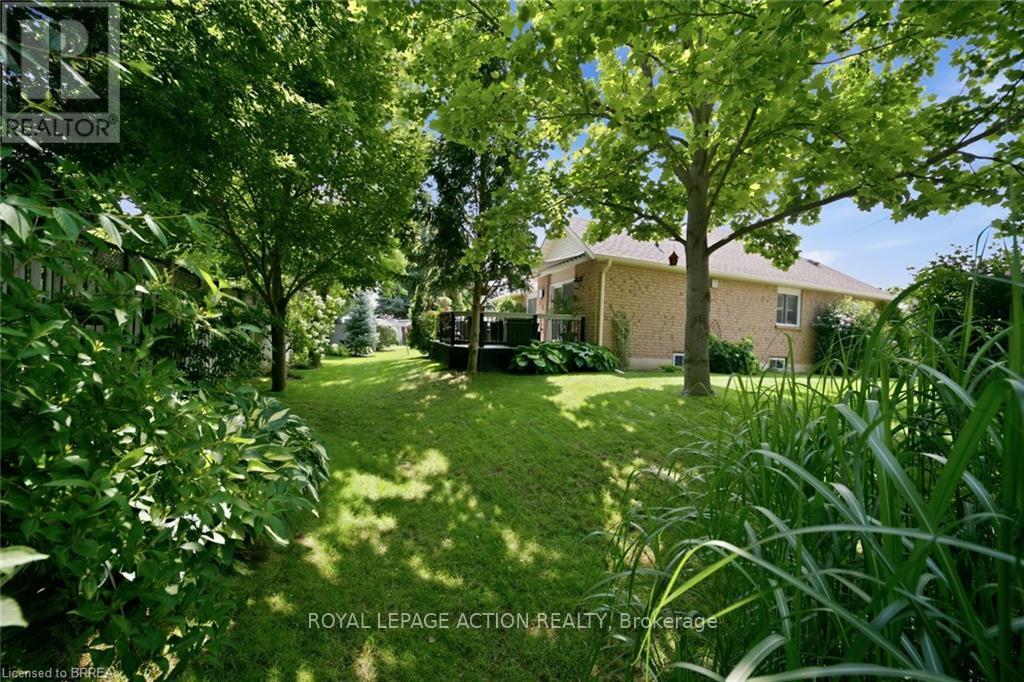 37 Mc Intosh Court, Brantford, Ontario  N3R 7Y1 - Photo 36 - X13671892
