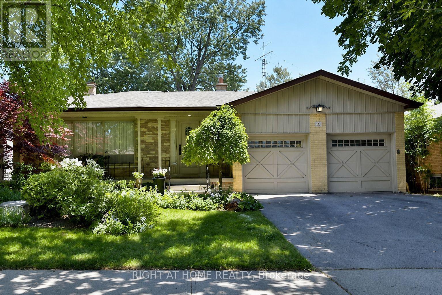 15 FOURSOME CRESCENT, Toronto, Ontario