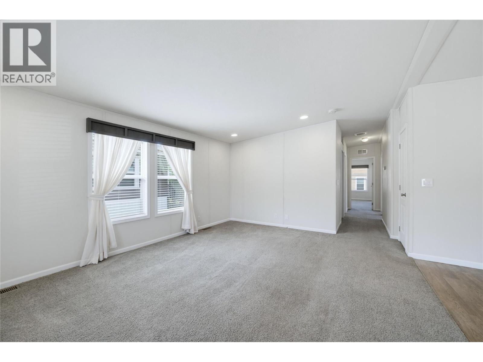 4811 10a Avenue NE Unit# 28, Salmon Arm, British Columbia  V1E 1C5 - Photo 4 - 10397170