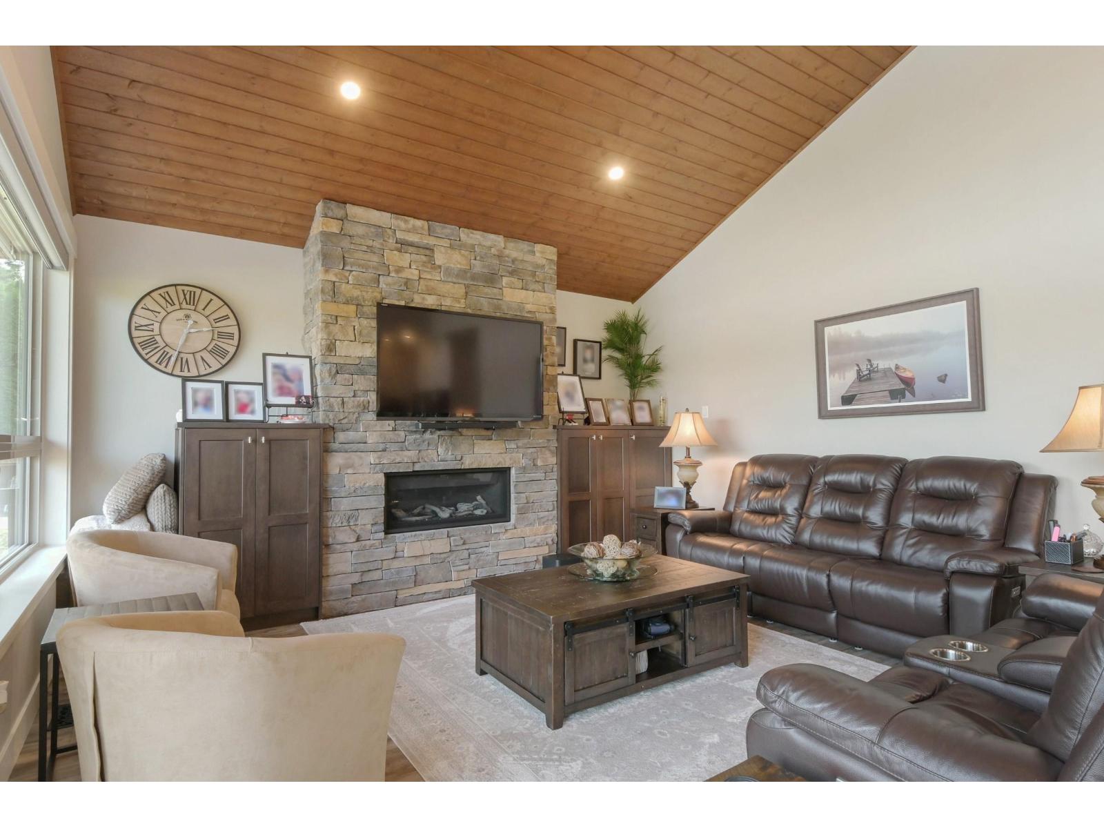 8506 Lakeview Road, Mission, British Columbia  V2V 7L8 - Photo 4 - R3154591