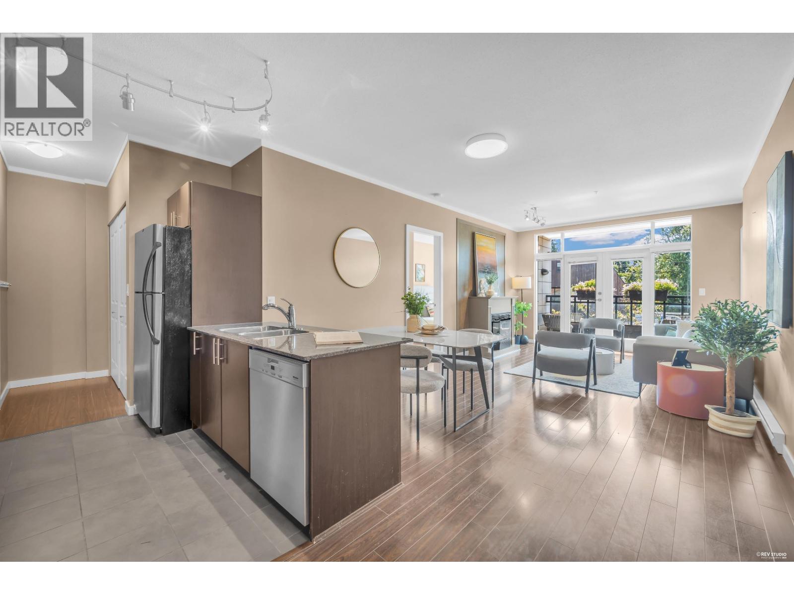 301 4479 W 10th Avenue, Vancouver, British Columbia  V6R 2H8 - Photo 3 - R3155313
