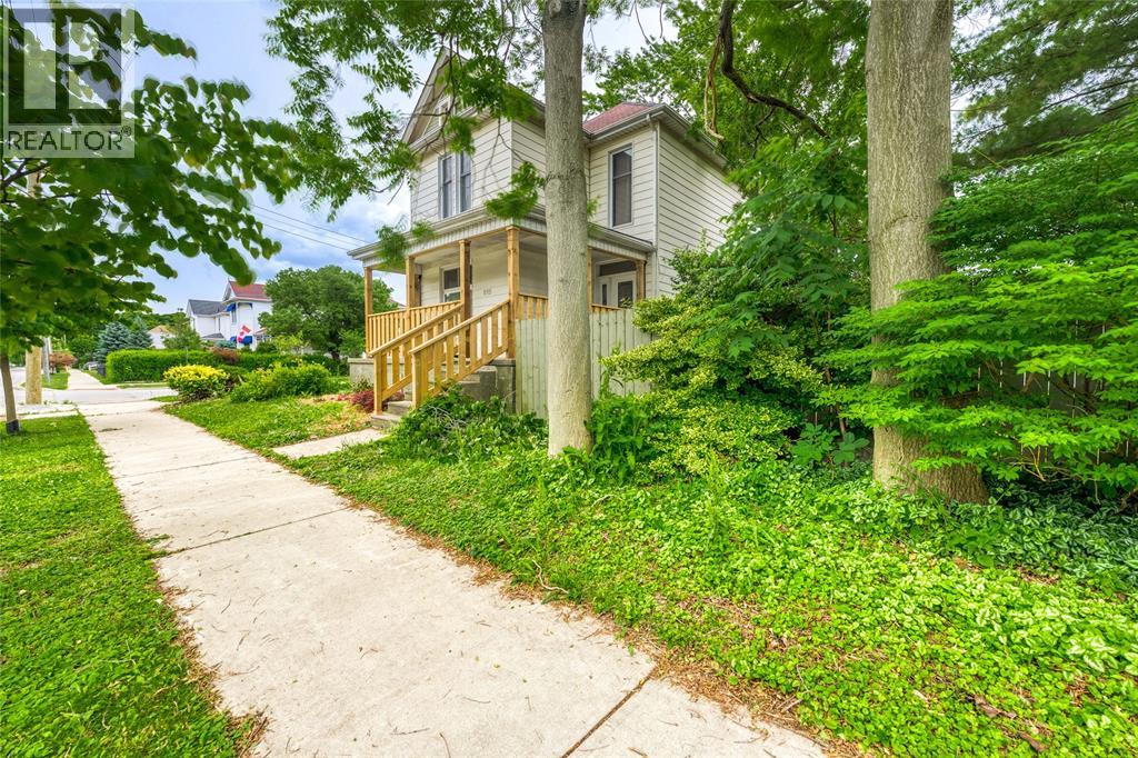 215 TALFOURD STREET Sarnia Ontario Canada N7T1N9 3