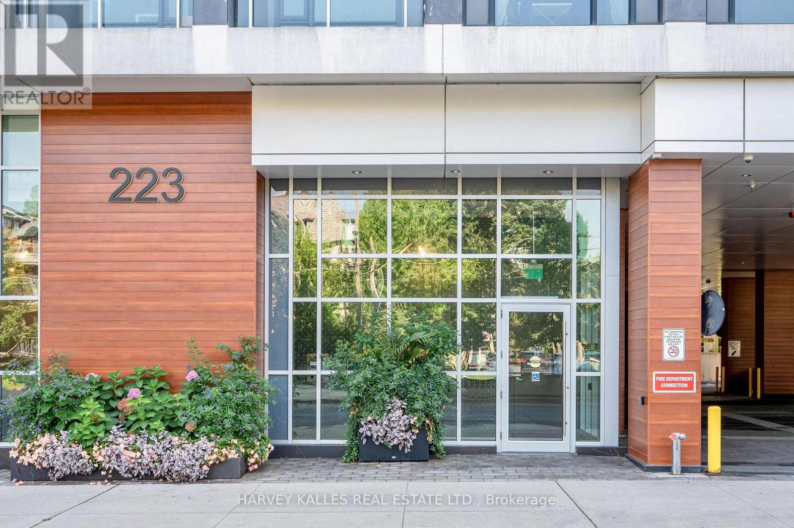 410 - 223 St Clair Avenue W, Toronto, Ontario  M4V 0A5 - Photo 2 - C13671046