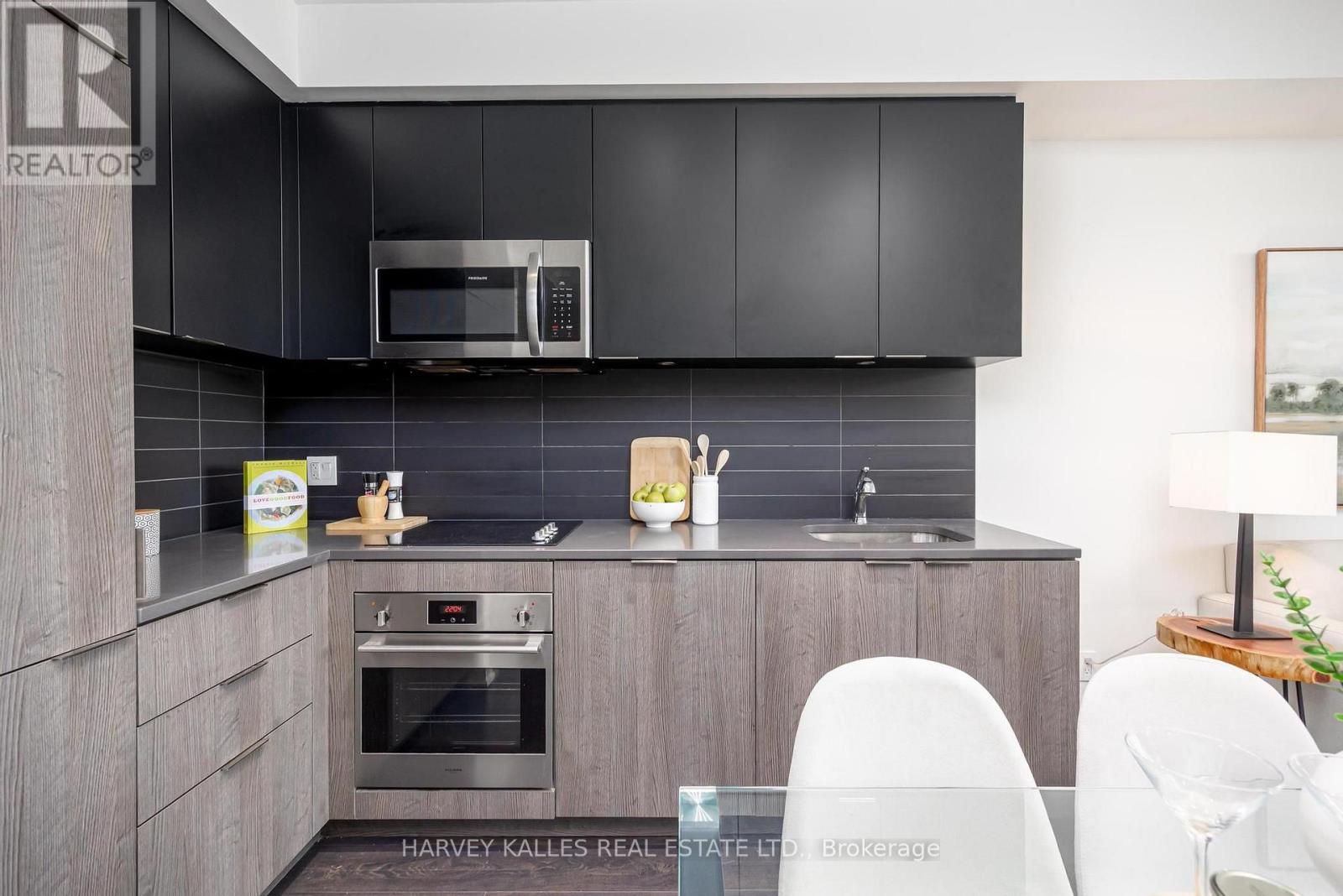410 - 223 St Clair Avenue W, Toronto, Ontario  M4V 0A5 - Photo 15 - C13671046