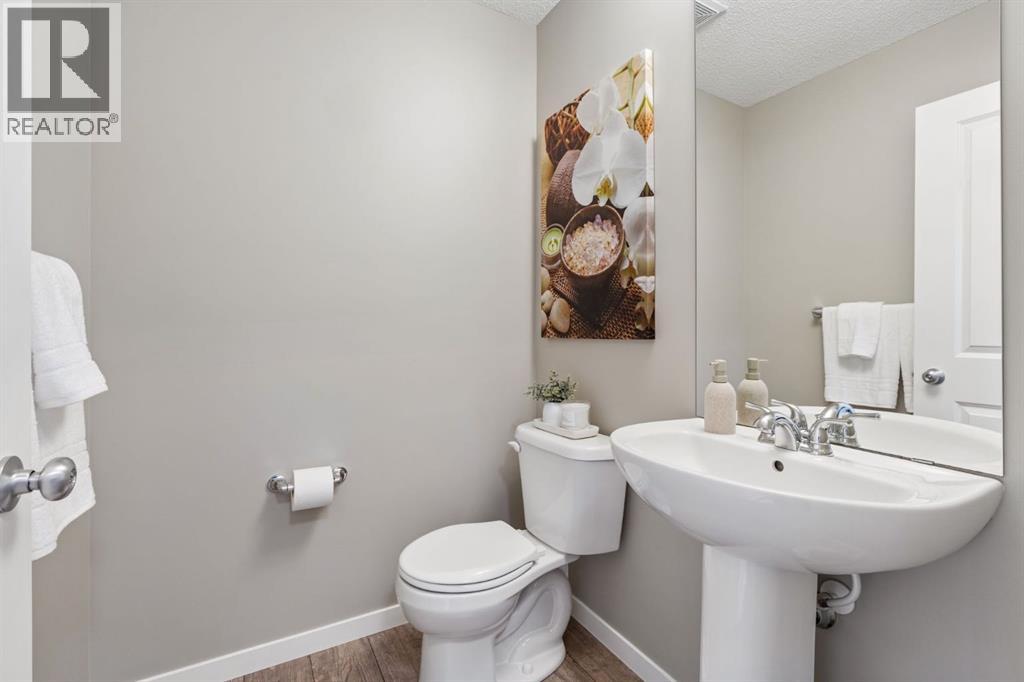 4 Emberside Place, Cochrane, Alberta  T4C 2L8 - Photo 12 - A2335916